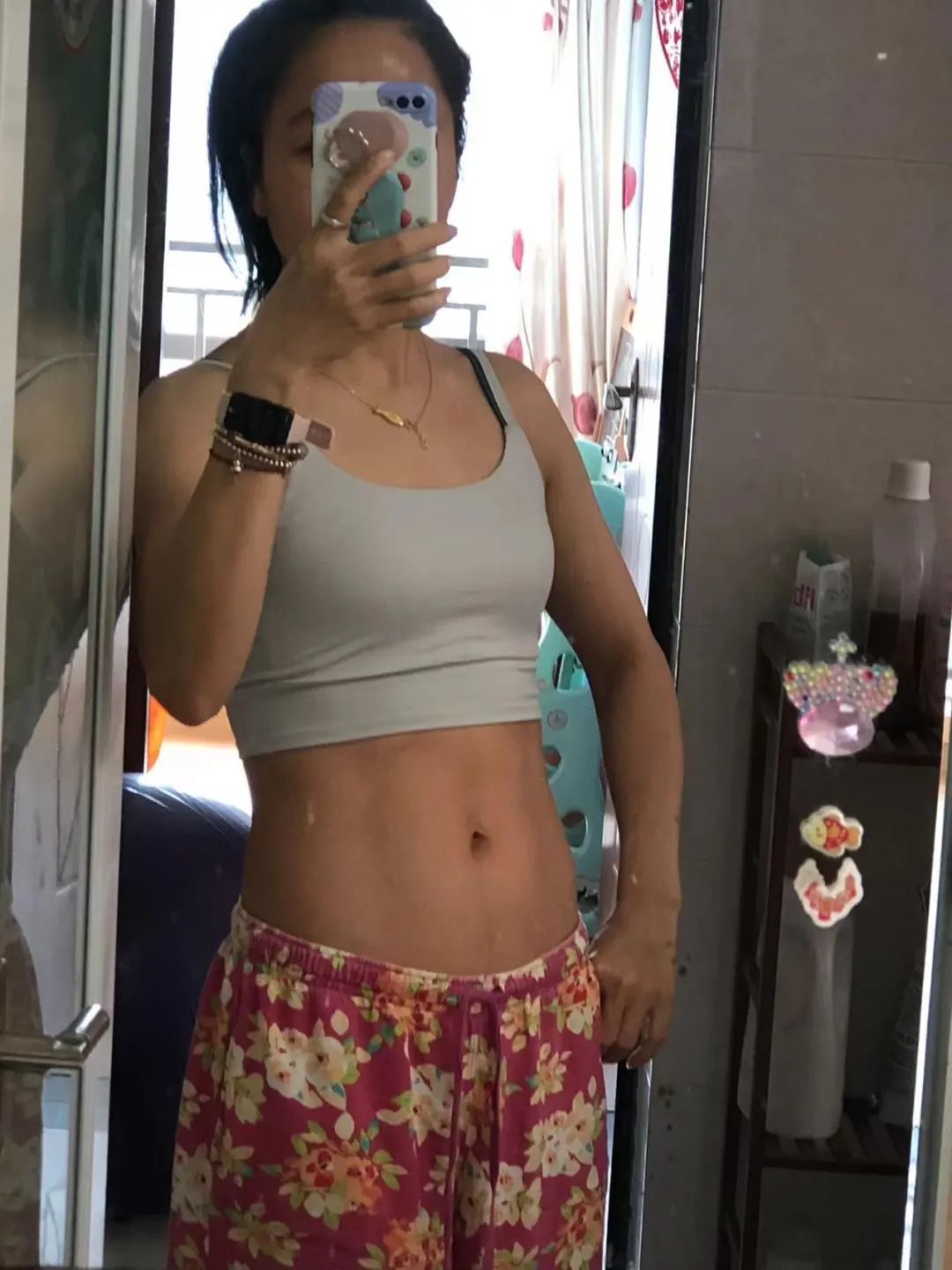 健身妈妈抱孩子_健身妈妈说说_妈妈健身被